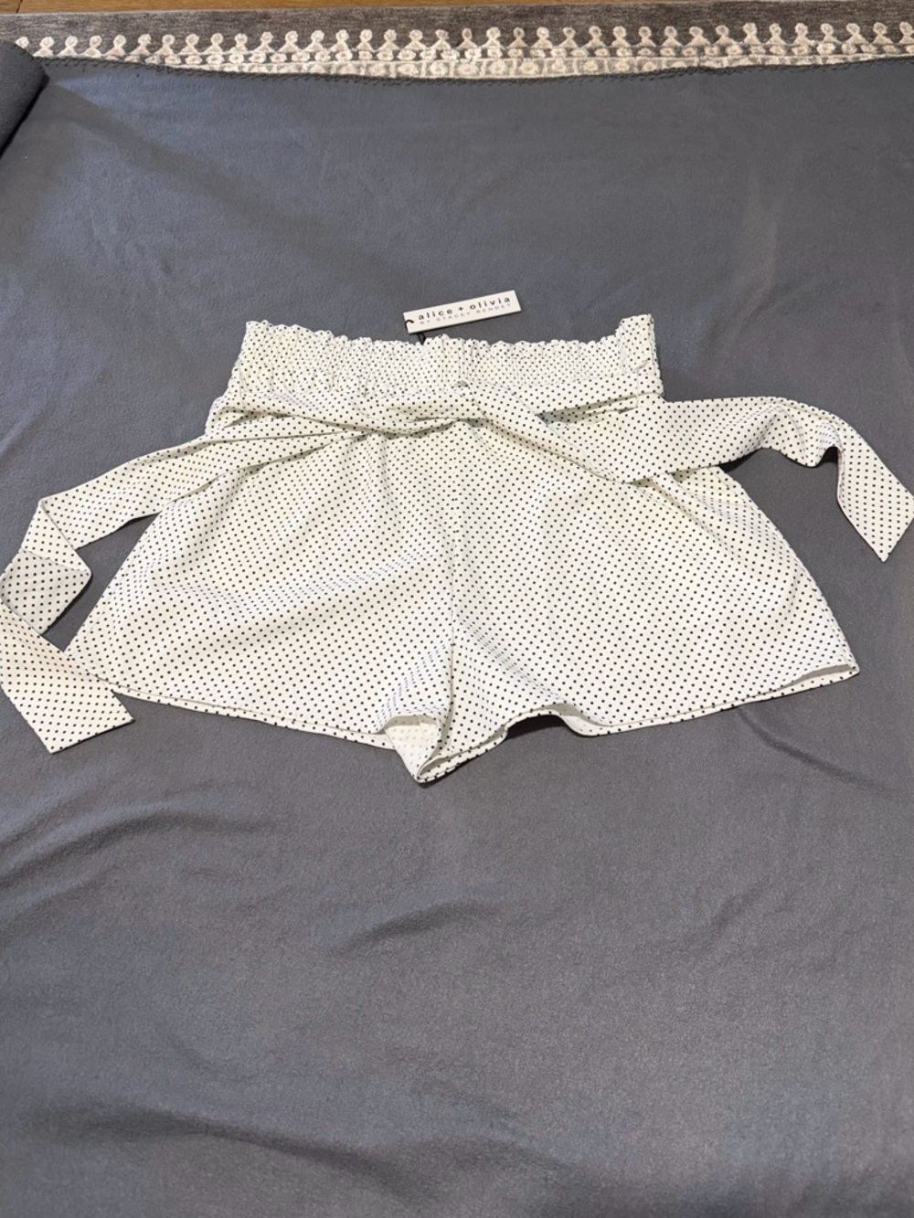 Alice + Olivia NWT White Polka Dot Tie-Waist Shorts Size Medium
